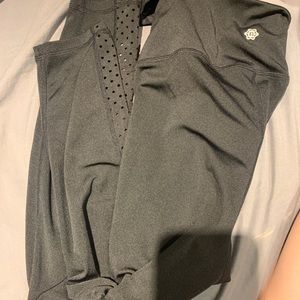 black detailed leggings small
